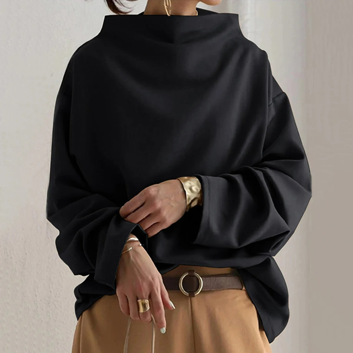 Chic long-sleeved sweater for women in an elegant style